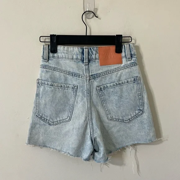 ZARA Acid Light Wash Super High Rise Distressed Hem Denim Shorts Size 0 - Picture 7 of 11